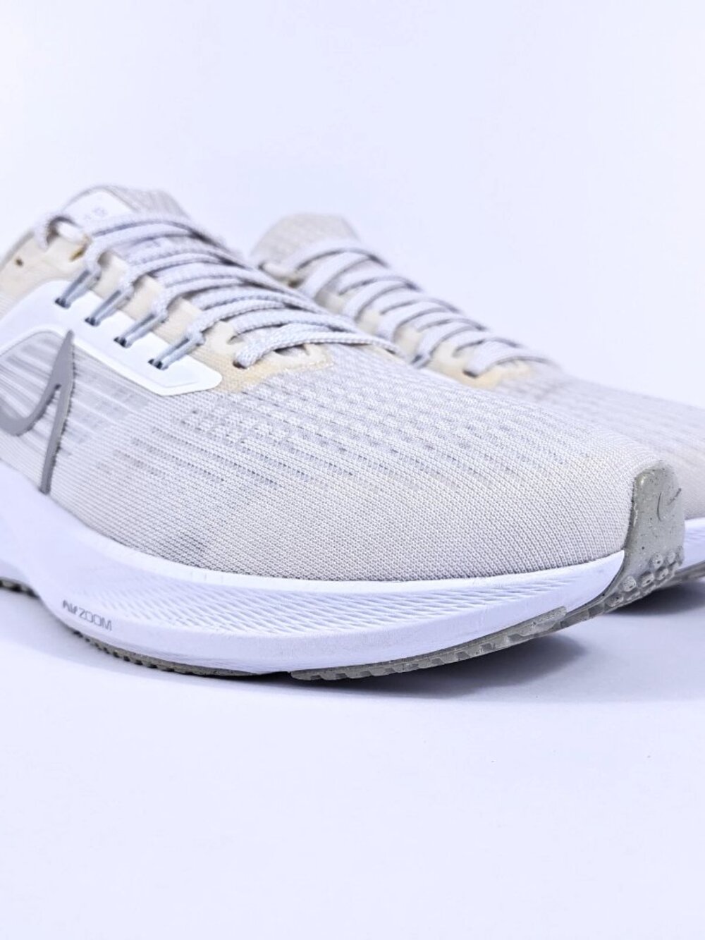 Nike Pegasus 39 Womens 9 Neutral Cushion Road Running Shoes White Air Zoom
